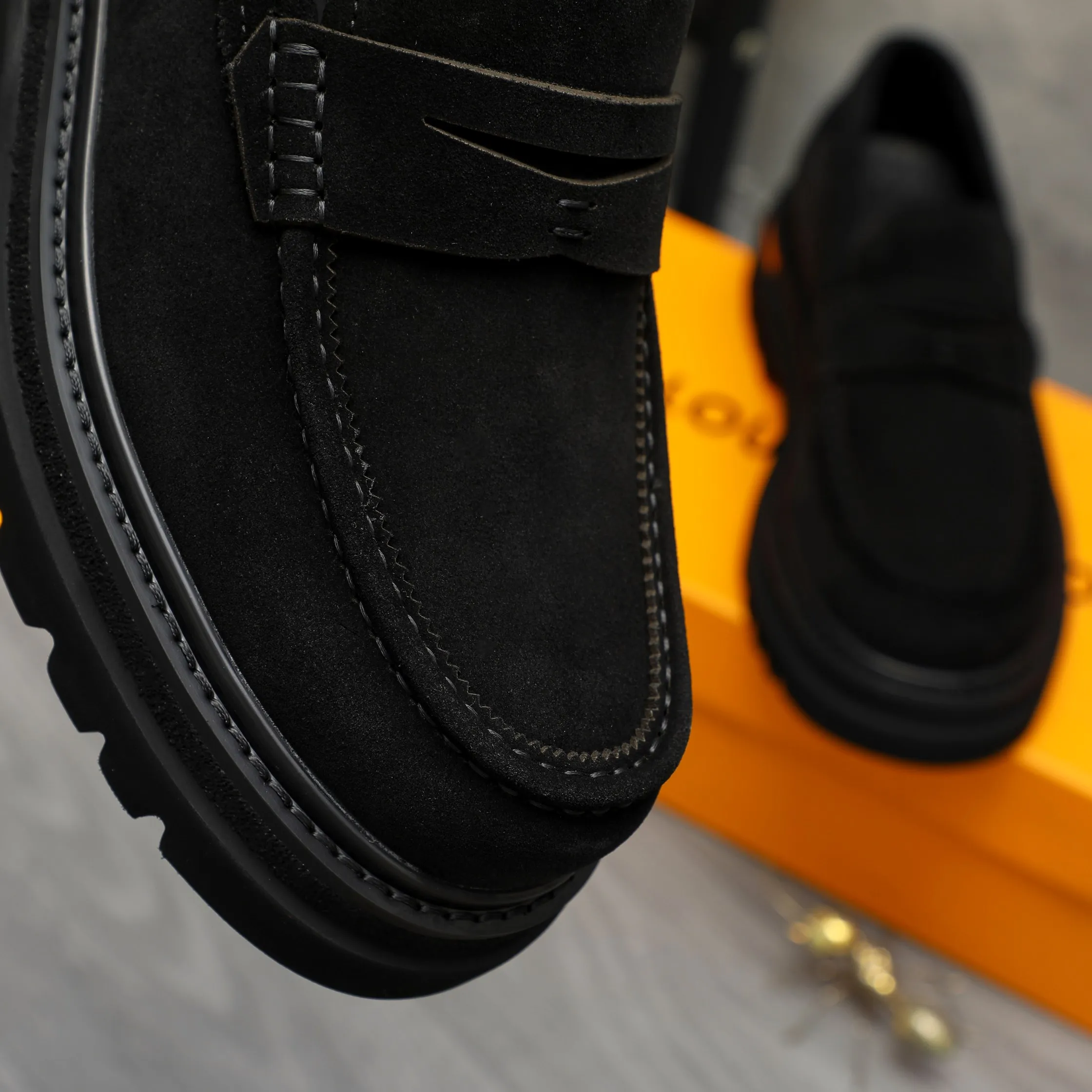 Men's shoes 💰620 Product trademark: LV "Louis Vuitton" business casual slip-on leather shoes Regular size: 37-46 Product material: Selected high-quality frosted cowhide upper, pigskin lining, rubber outsole